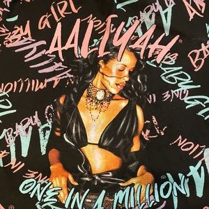 - ⭐️Aaliyah One in a Million graphic T-shirt